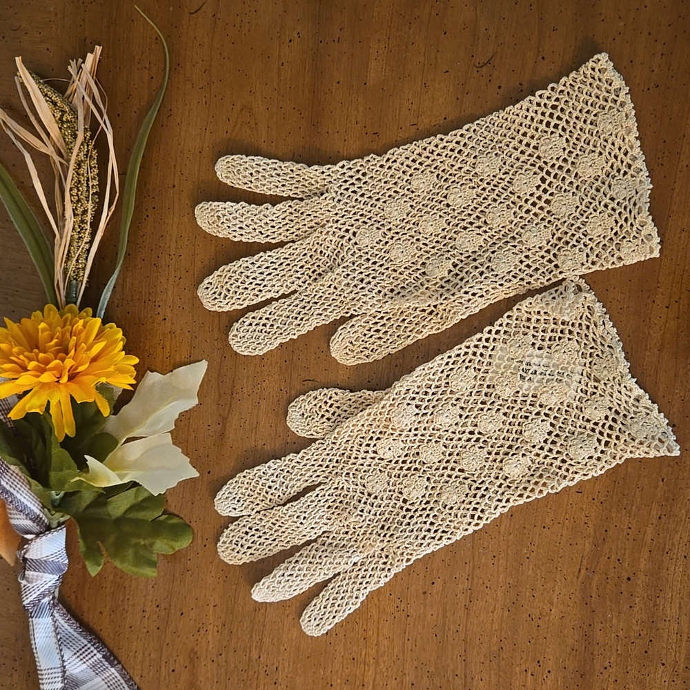 Vintage Kayser 100% Cotton Crochet Gloves